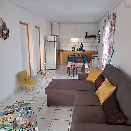 Apartamento Appart A La Res Andy Accueillant 1 A 5 Pers Arrive Autonome , 2 Places De Parking Dans La Cour Devant La Maison Saint-Denis Exterior foto