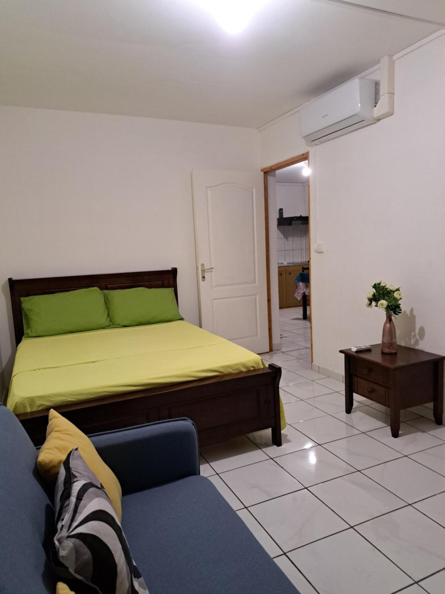 Apartamento Appart A La Res Andy Accueillant 1 A 5 Pers Arrive Autonome , 2 Places De Parking Dans La Cour Devant La Maison Saint-Denis Exterior foto