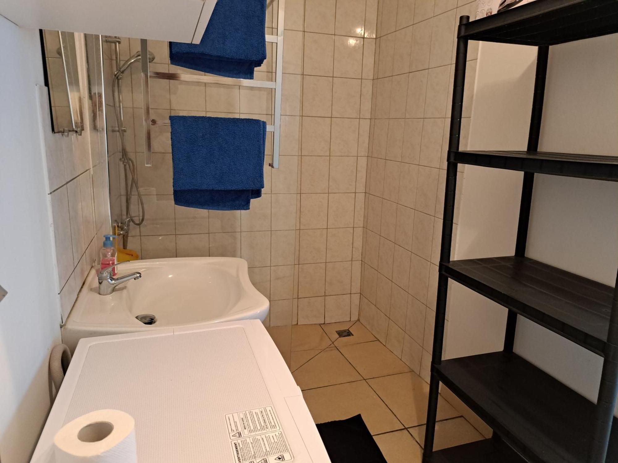 Apartamento Appart A La Res Andy Accueillant 1 A 5 Pers Arrive Autonome , 2 Places De Parking Dans La Cour Devant La Maison Saint-Denis Exterior foto